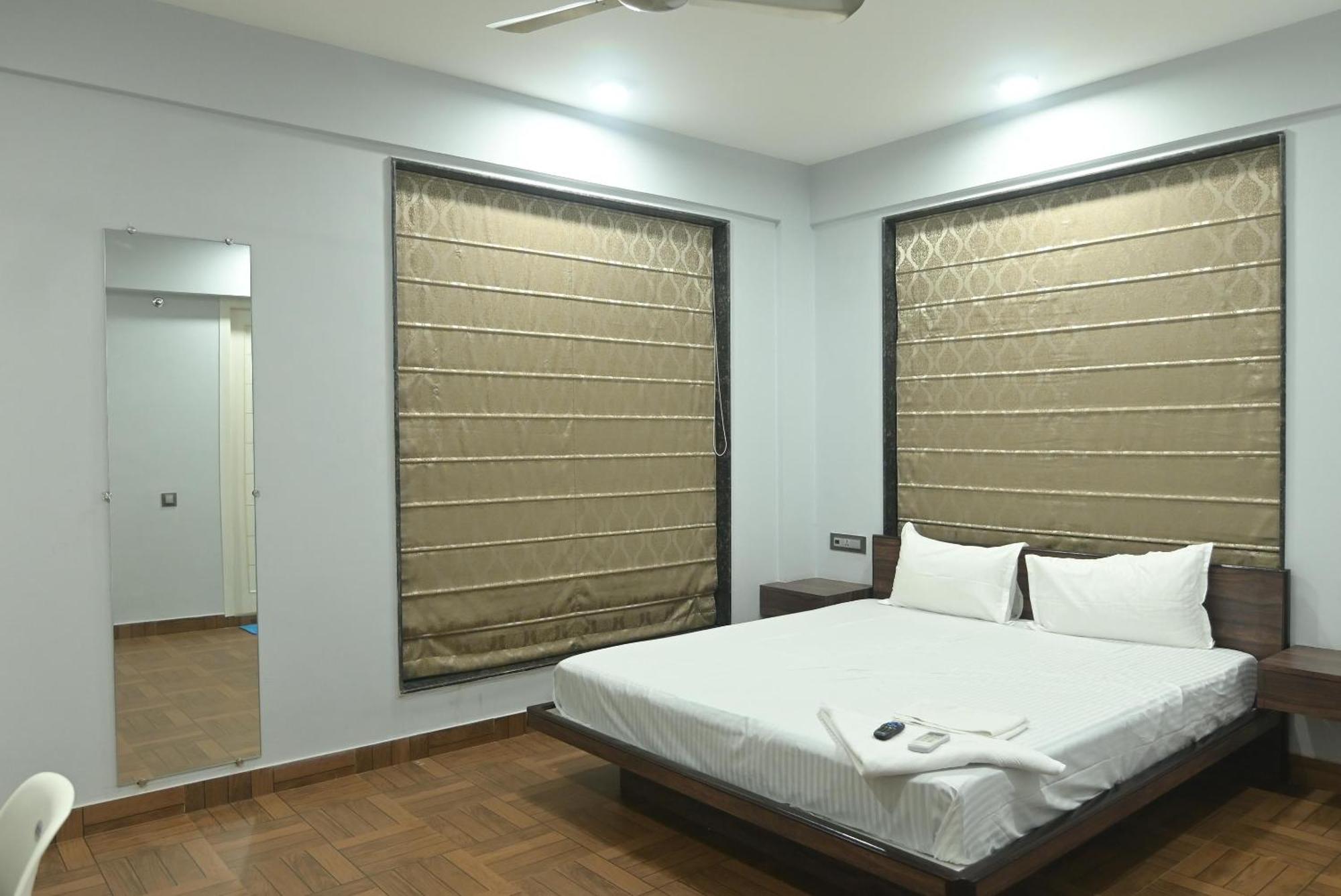 Nk7 Newtown Hotel โกลกาตา ภายนอก รูปภาพ