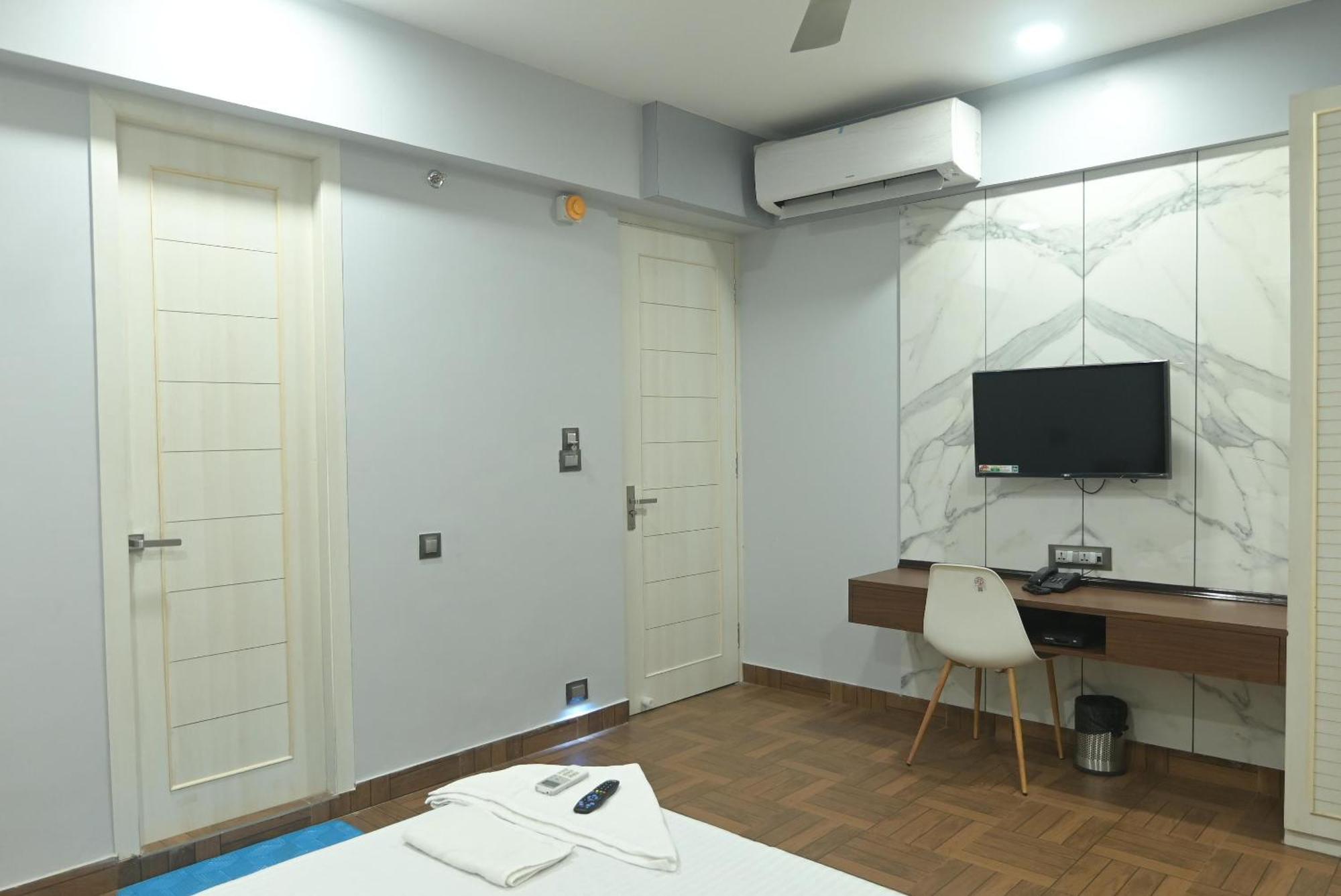 Nk7 Newtown Hotel โกลกาตา ภายนอก รูปภาพ